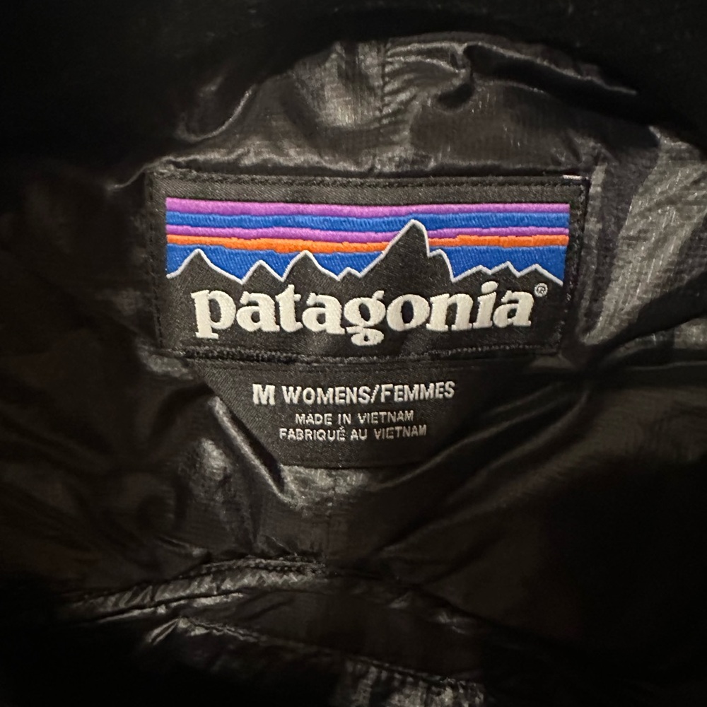 Patagonia Women's Sleek Black Puffer Vest - Picture 2 of 3